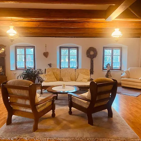 Selský Dvůr * Treben